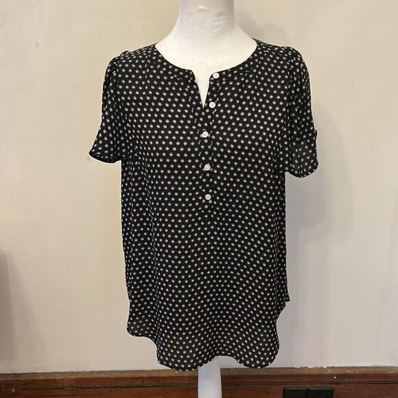 LOFT Black and White Flutter Short Sleeve Sleeve Blouse Size S EUC - Picture 2 of 9